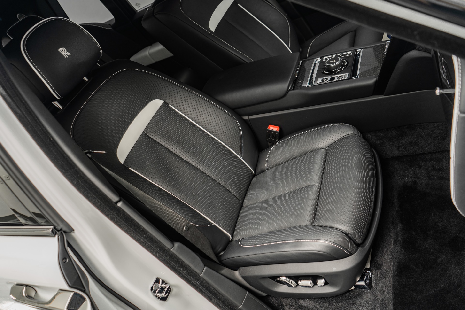 The best bit of the new 2018 Rolls-Royce Cullinan is a pair of folding  seats